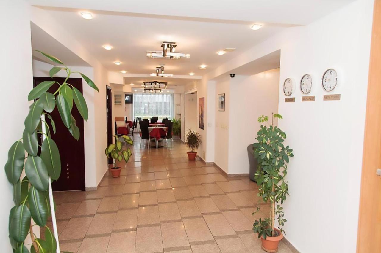 Plus Hotel Craiova Exterior photo