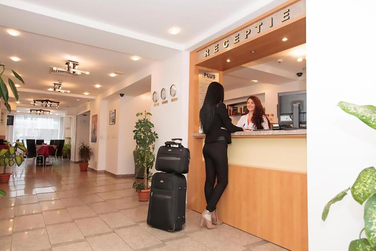 Plus Hotel Craiova Exterior photo