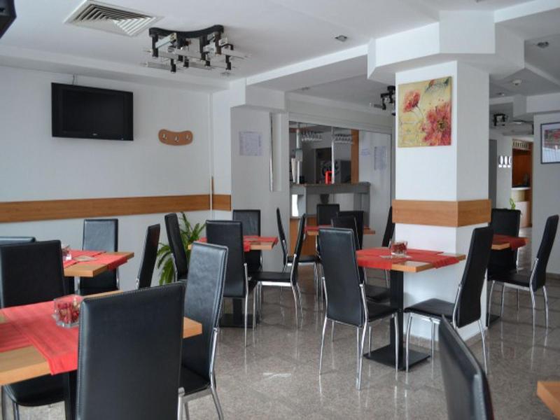 Plus Hotel Craiova Exterior photo