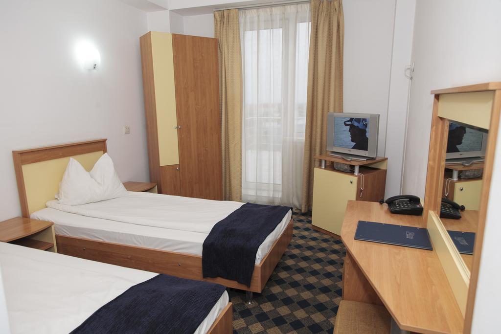 Plus Hotel Craiova Room photo